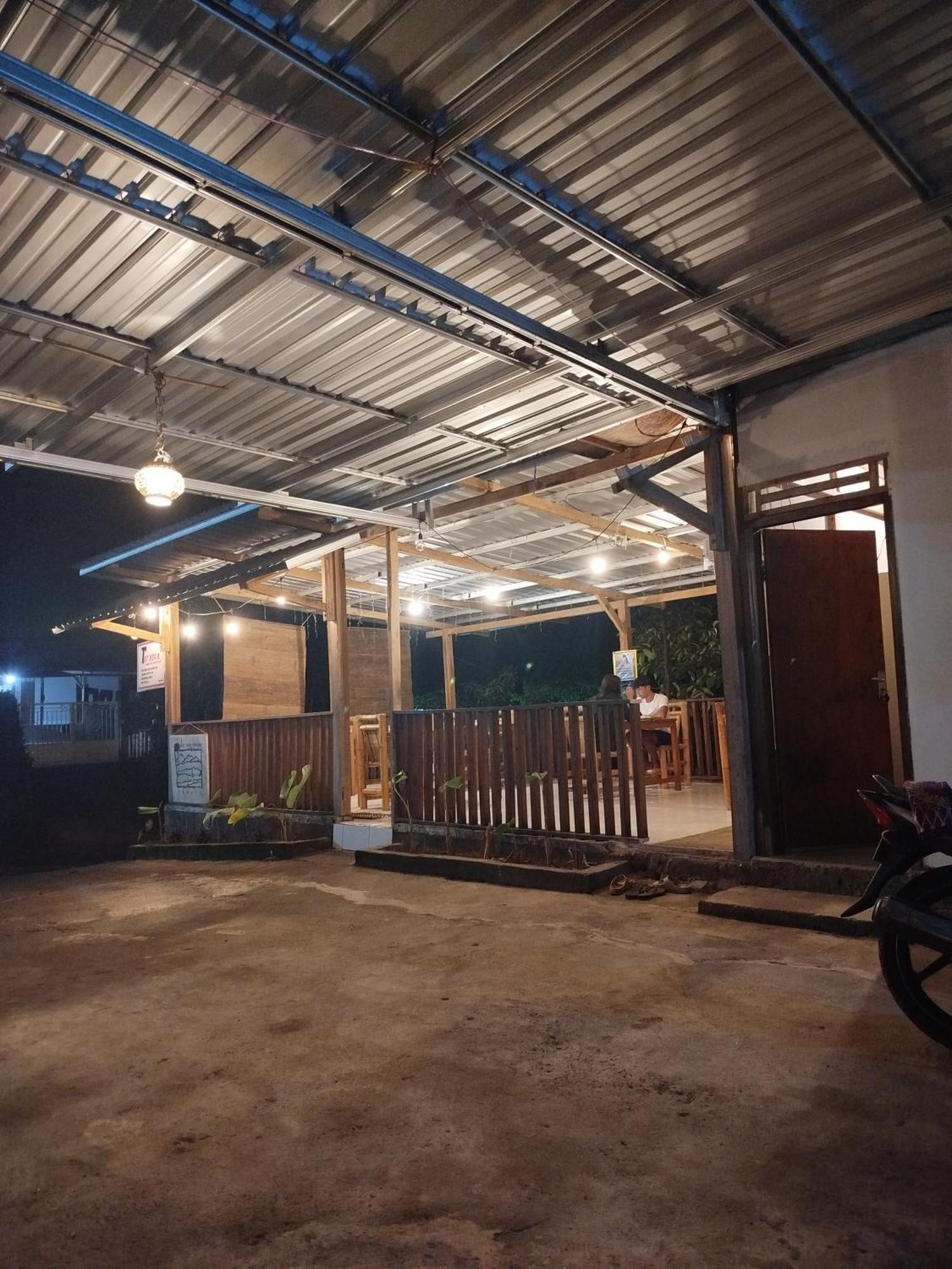 Tatasya Homestay Сенару Екстер'єр фото